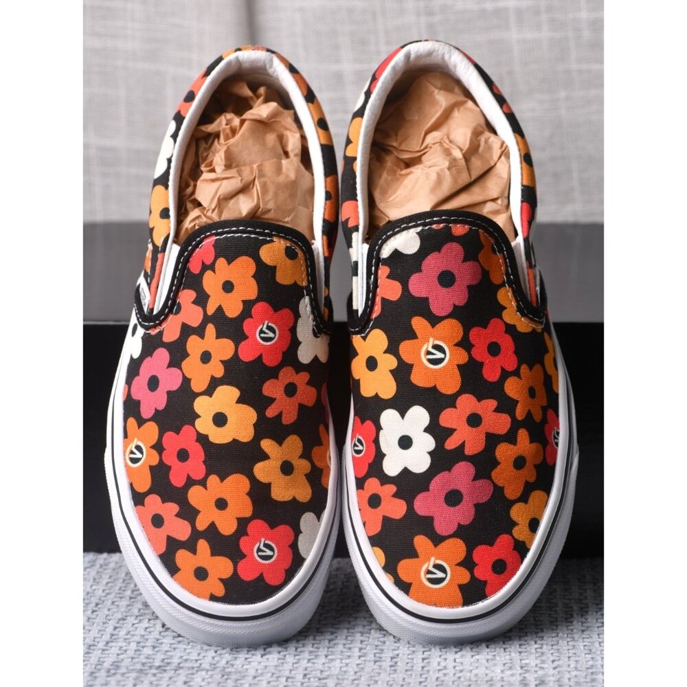 Size: 6 Men/7.5 Women | Vans Classic Slip-On Flower Print | Multi-Color